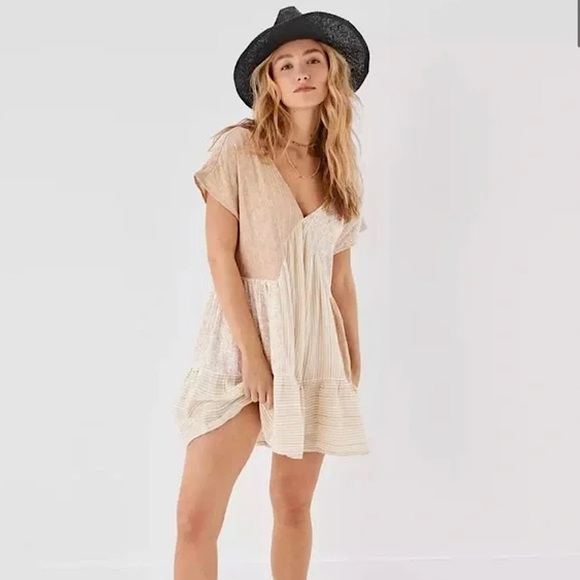 American Eagle Outfitters Dresses & Skirts - 🍂 American Eagle Outfitters Asymmetrical Patchwork Dress - Beige and Cream